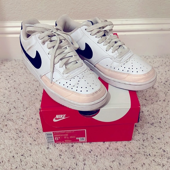 Nike Women's Court Vision Low Shoes - Picture 1 of 3